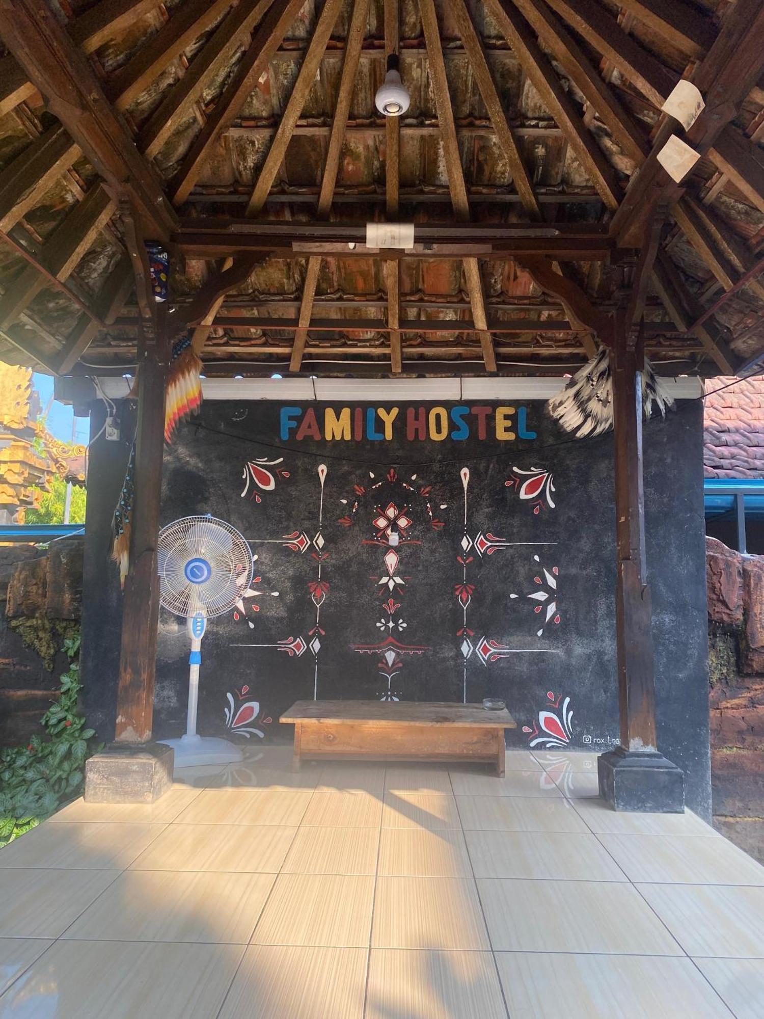 Family Hostel Lovina  Exterior photo